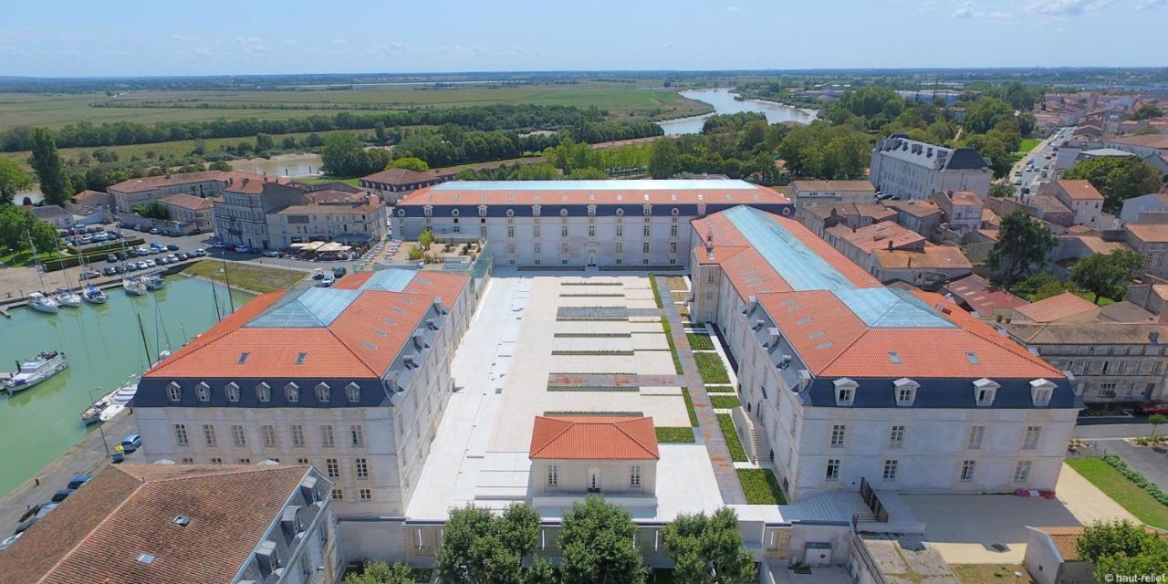 Residence De L'Arsenal Royal - Meubles De Tourisme ロシュフォール エクステリア 写真