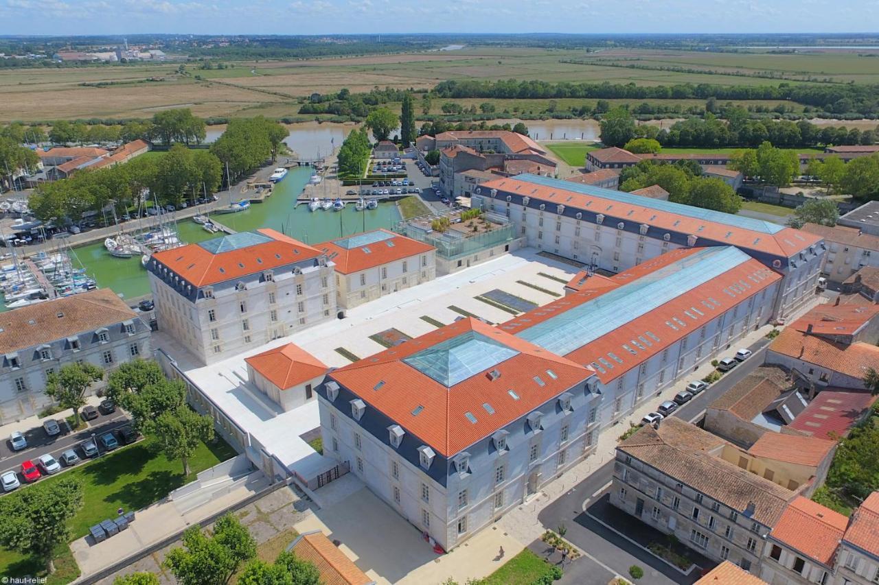 Residence De L'Arsenal Royal - Meubles De Tourisme ロシュフォール エクステリア 写真